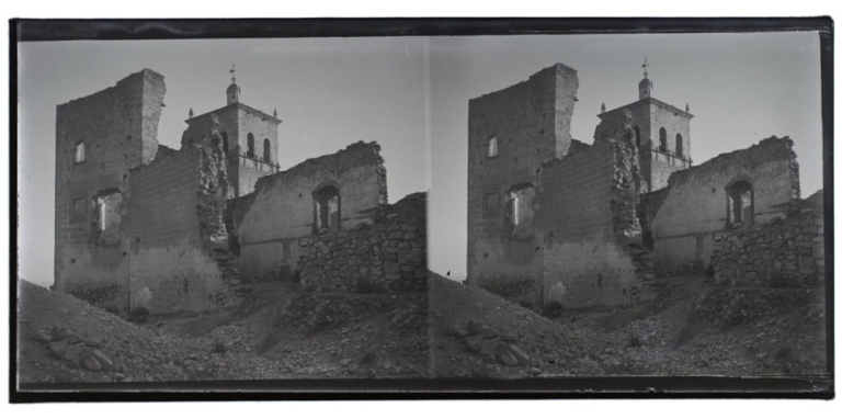 Iglesia o convento en ruinas y Torre campanario