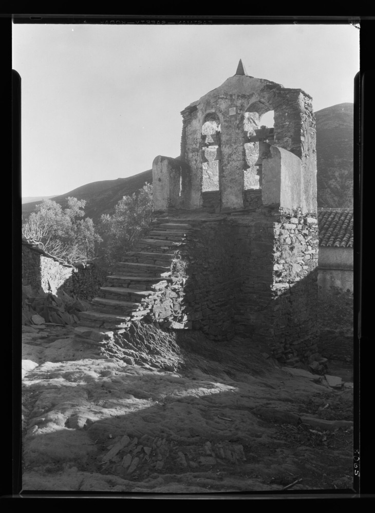 Iglesia parroquial: campanario