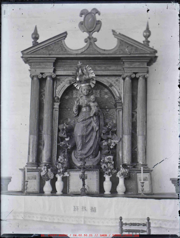 Imagen de la Inmaculada Concepción, en un altar