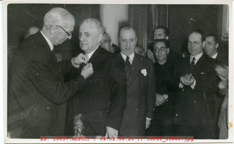 Imposición a León Leal Ramos de la medalla de oro