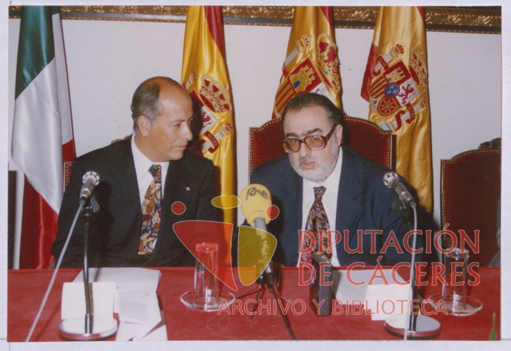 Instantánea de Manuel Veiga López y personaje desconocido