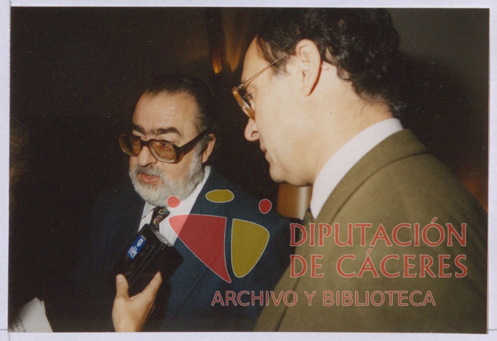 Instantánea de Manuel Veiga López y personaje desconocido