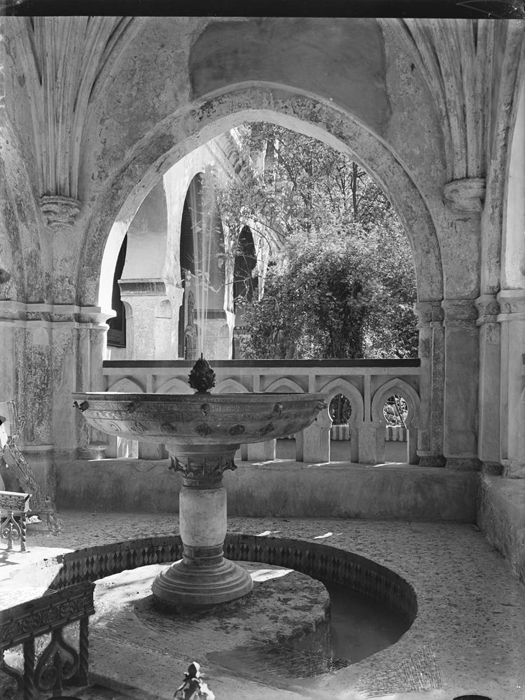 Fuente en el claustro del monasterio de Guadalupe