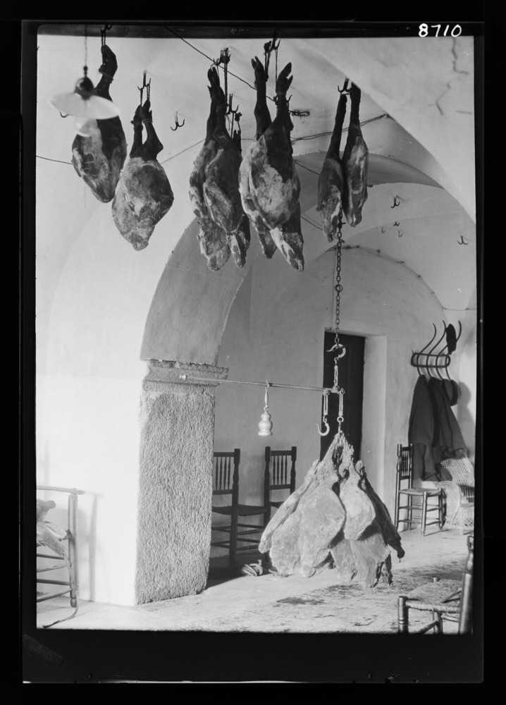 Jamón colgado de la balanza