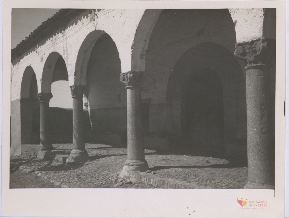 Jaraicejo: Soportales Ayuntamiento