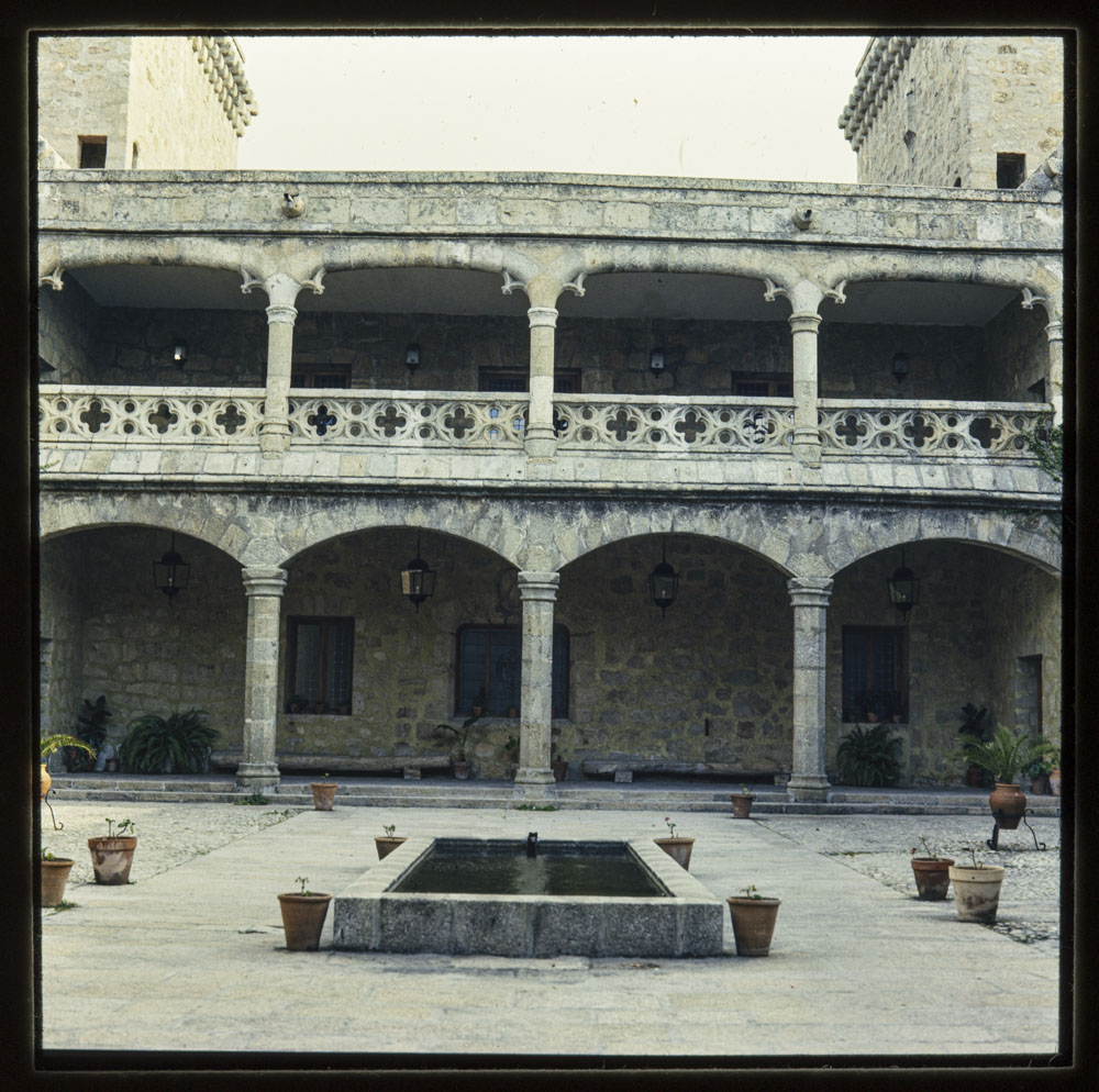 Jaraiz de la Vera sic Jarandilla. Patio del castillo-palacio