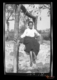 Joven sentada en un pozo · Antonio González Martín-Gamero, 1900