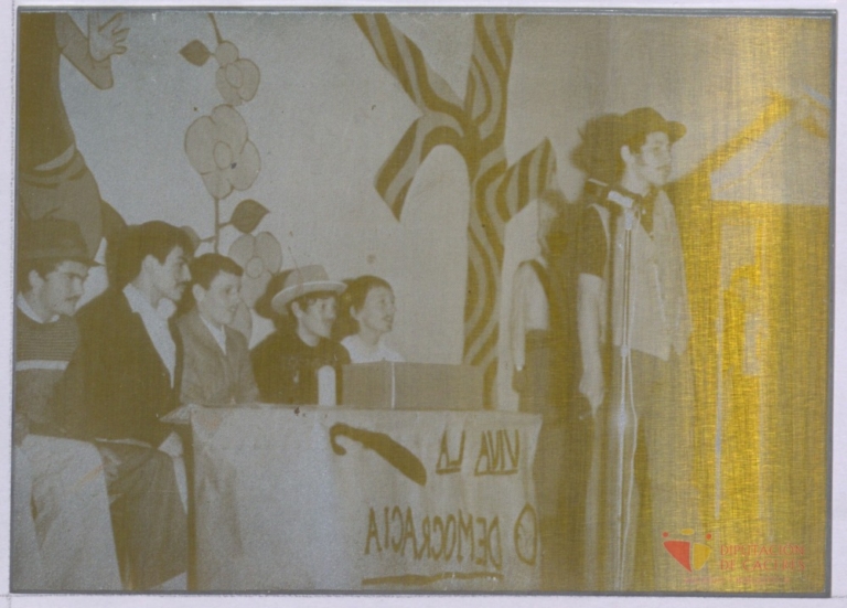 Jóvenes en una representación teatral