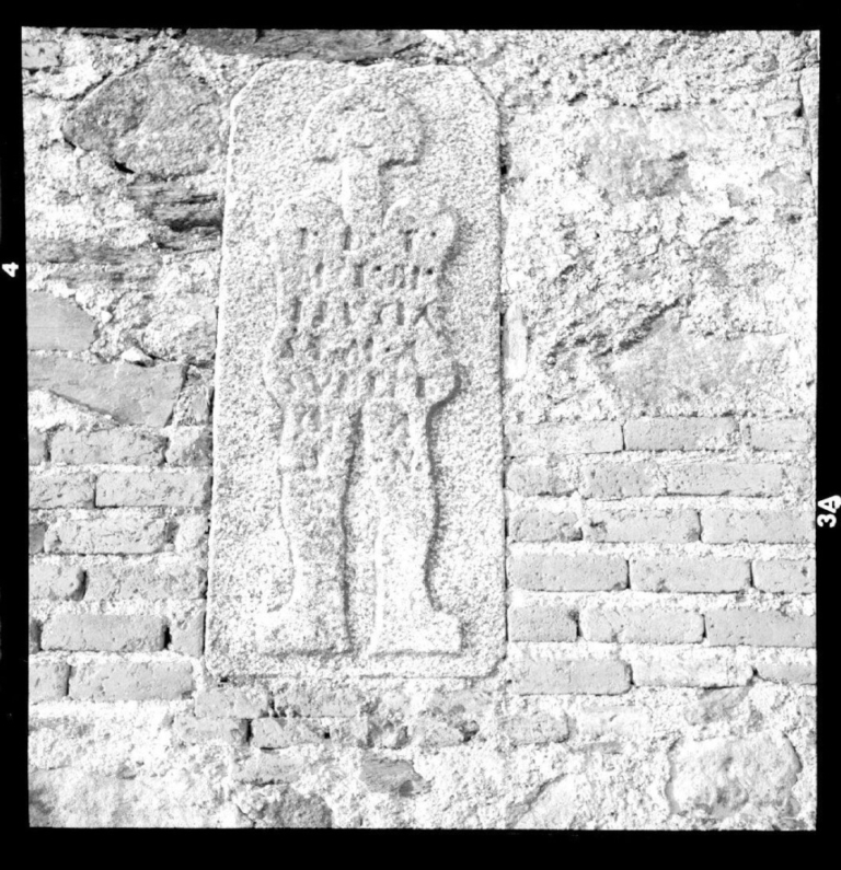 Lápida antropomorfa ILUCIA, de Casar de Cáceres