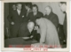 León Leal emocionado en un homenaje que se le hizo, 1956