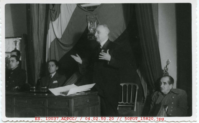 León Leal en un momento del discurso por la imposición