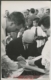 León Leal firmando