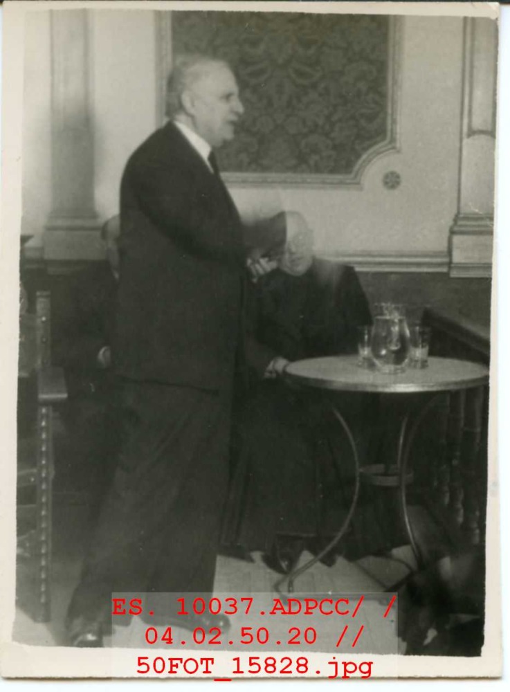 León Leal hablando como director de la Caja de Ahorros de Cáceres