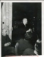 León Leal hablando en el homenaje a Severino Aznar en el INP, 1950