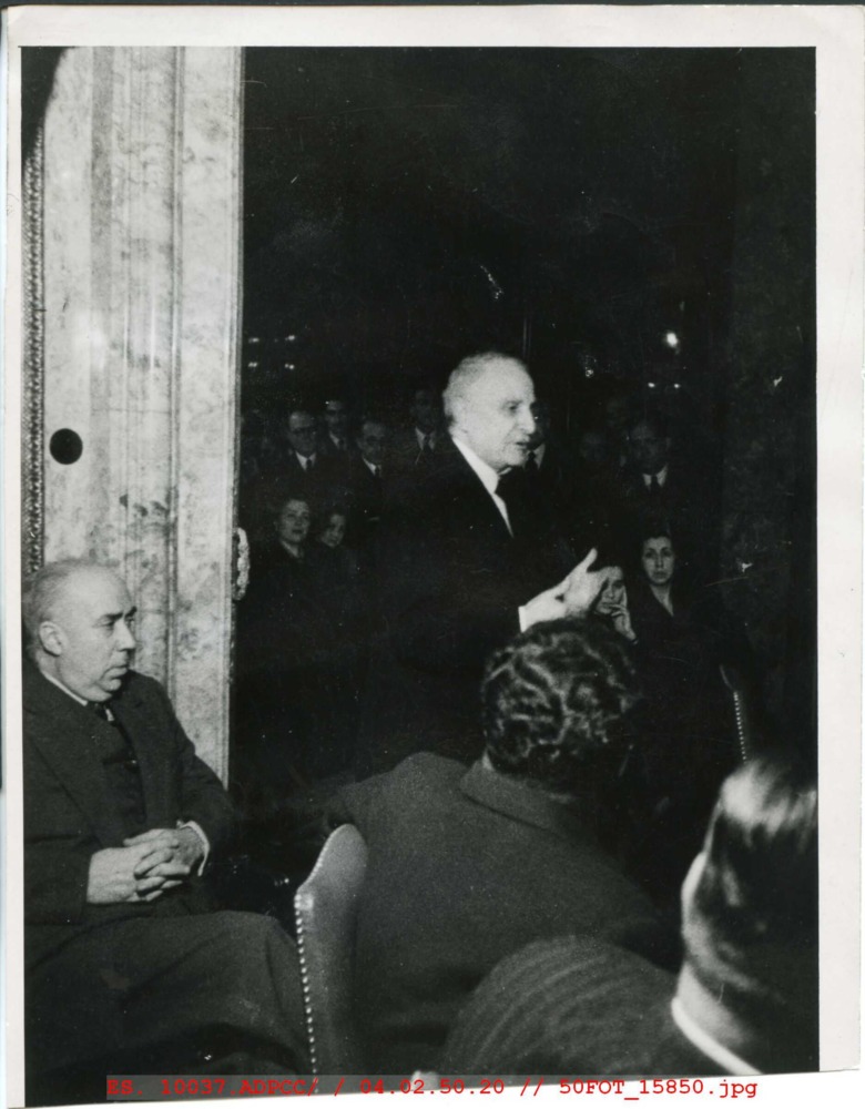 León Leal hablando en el homenaje a Severino Aznar en el INP