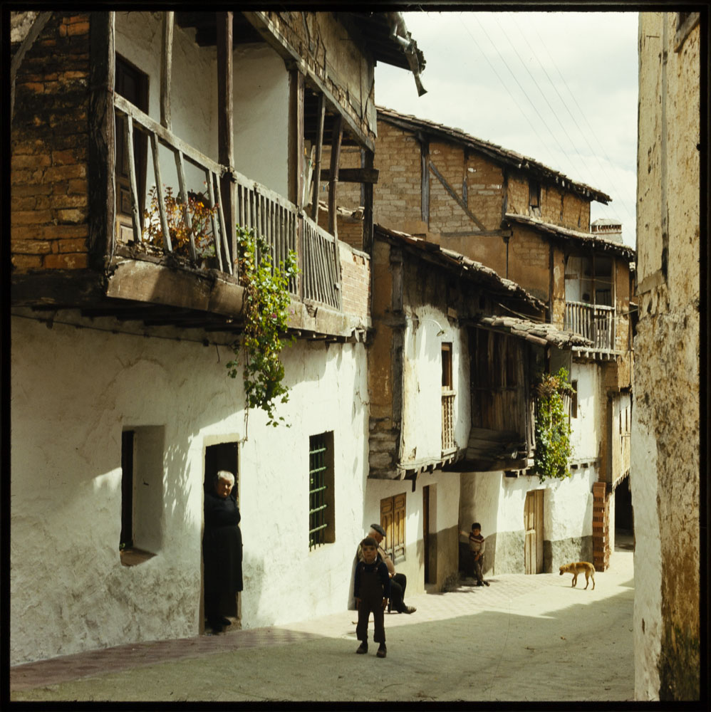 Madrigal de la Vera. Aspecto característico de una calle