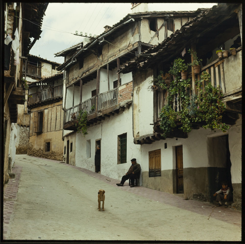 Madrigal de la Vera. Calle típica · Luis Agromayor