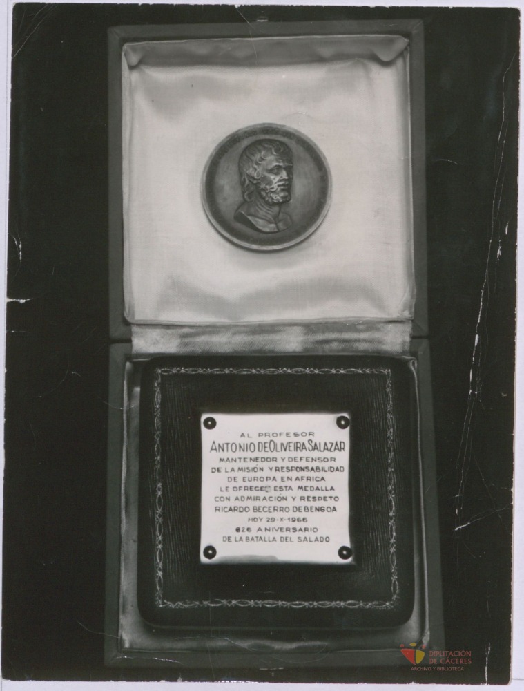 Medalla de Séneca a Oliveira Salazar