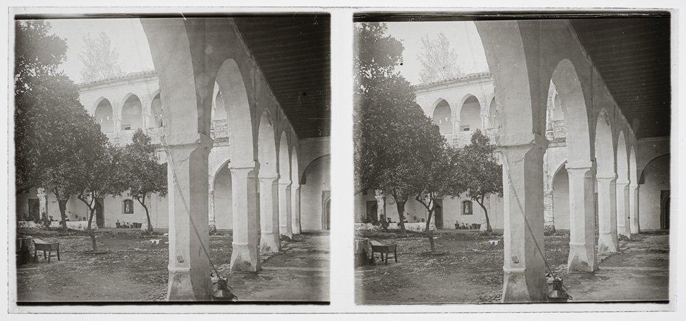 Monasterio de Guadalupe: claustro · Aurelio de Colmenares y Orgaz