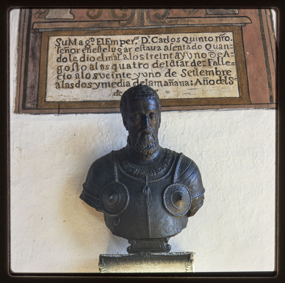 Monasterio de Yuste. Busto del emperador Carlos I