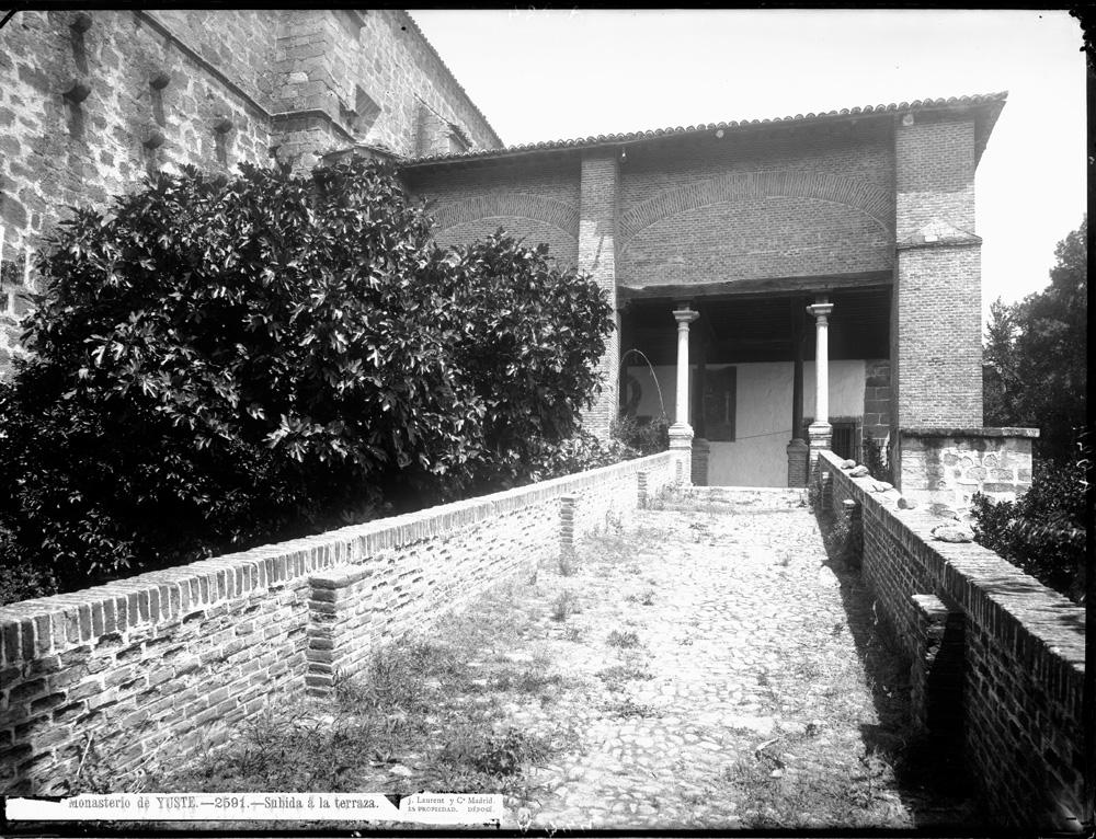 Monasterio. Subida a la terraza