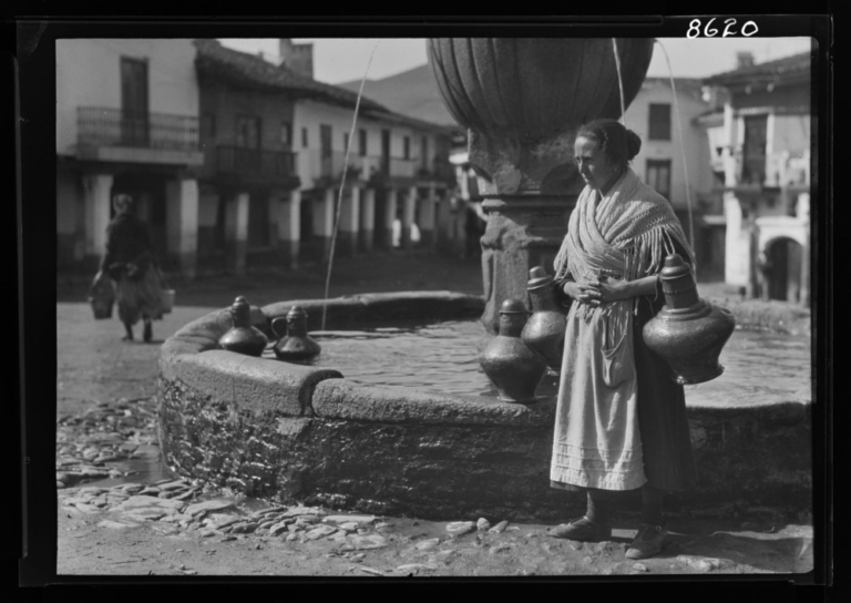 Muchacha con dos cántaros