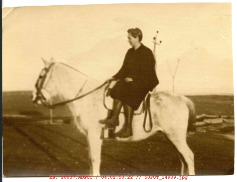 Mujer a caballo