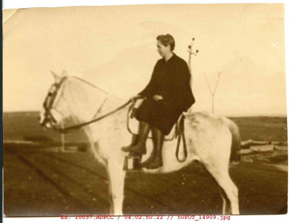 Mujer a caballo