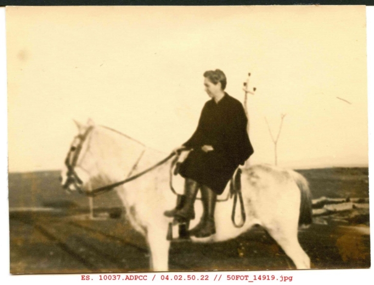 Mujer a caballo