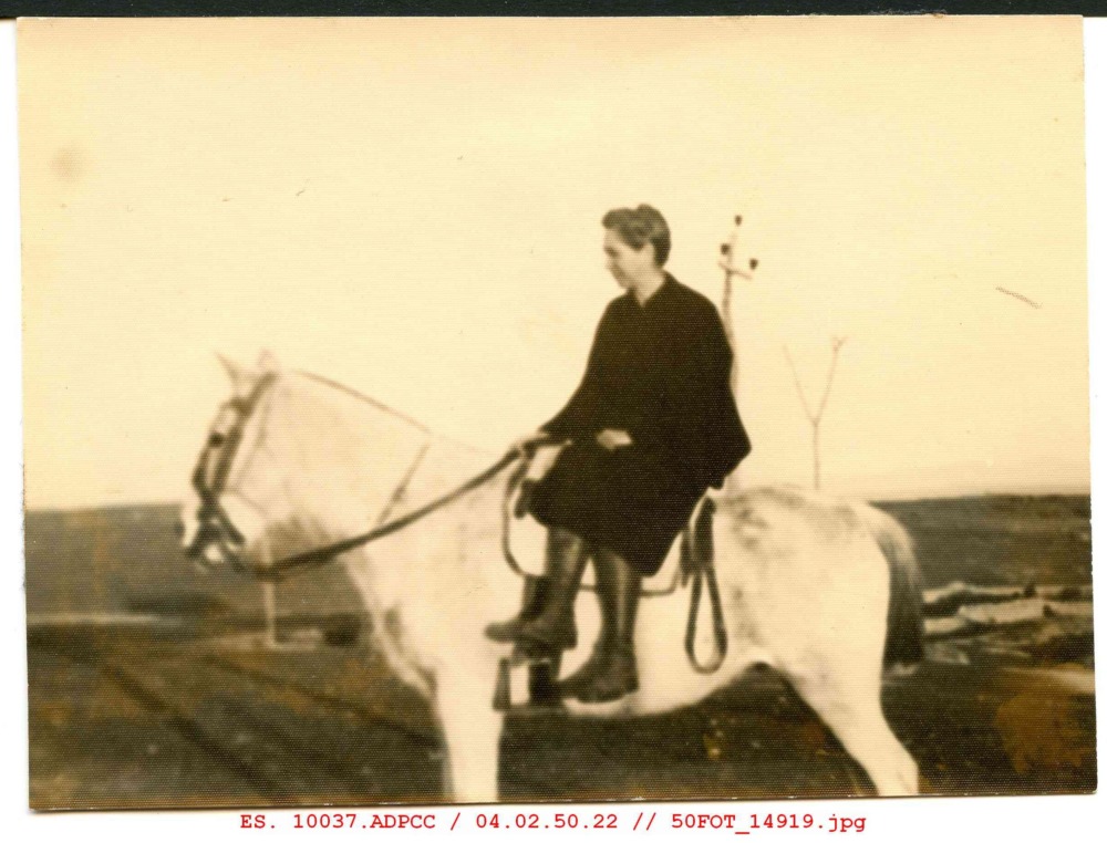 Mujer a caballo