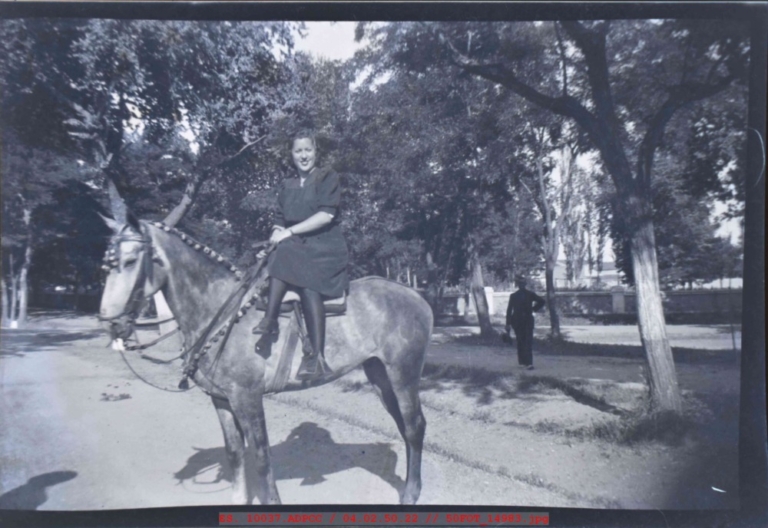 Mujer a caballo