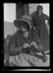 Mujer con gorra haciendo punto · Ruth Matilda Anderson, 1928