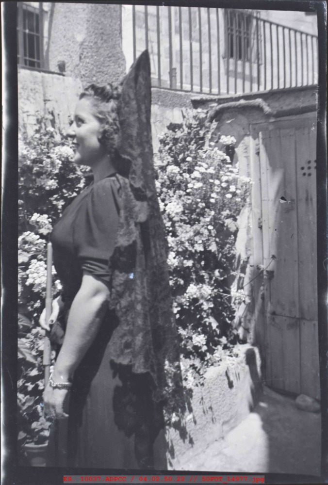 Mujer con mantilla