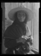Mujer con sombrero de paja de centeno hecho en El Puente · Ruth Matilda Anderson, 1928