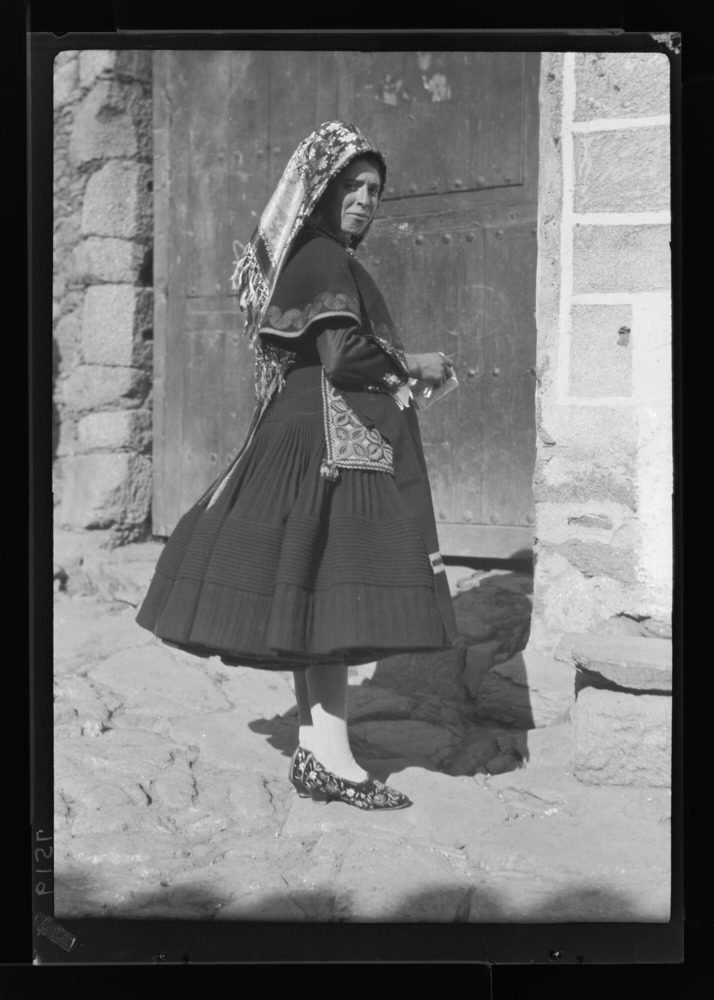 Mujer con traje de fiesta