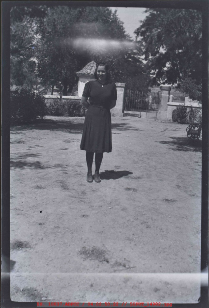 Mujer joven en un parque