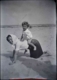 Mujer y niña en la playa, 1950