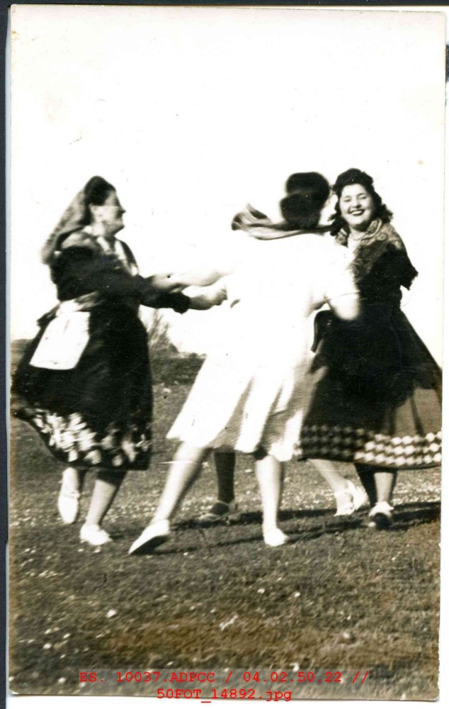 Mujeres bailando
