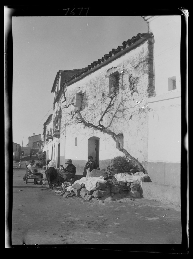 Mujeres cosiendo en la calle de San Juan