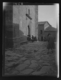 Mujeres entrando a misa en la iglesia · Ruth Matilda Anderson, 1928