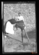 Mujeres sobre un tronco elevado · Antonio González Martín-Gamero, 1900
