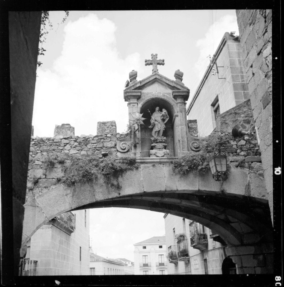 Murallas. Arco de la estrella rematada por hornacina