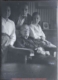 Niños y anciana, 1940