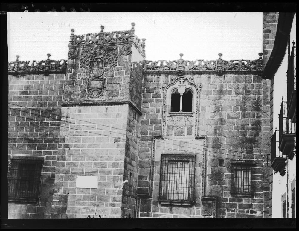 Palacio de los Golfines de Abajo. Fachada