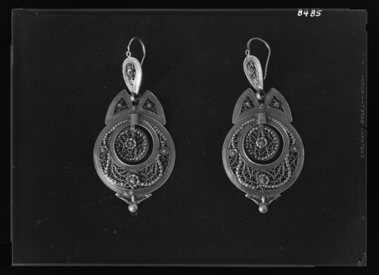 Pendientes de oro: anverso