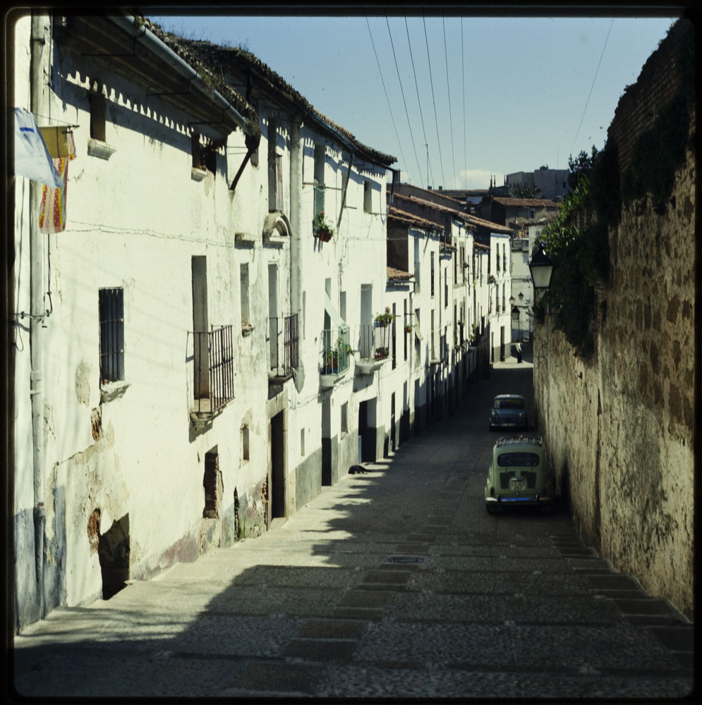 Plasencia. Barrio murado de lo que fue la aljama. Calle de Bailén