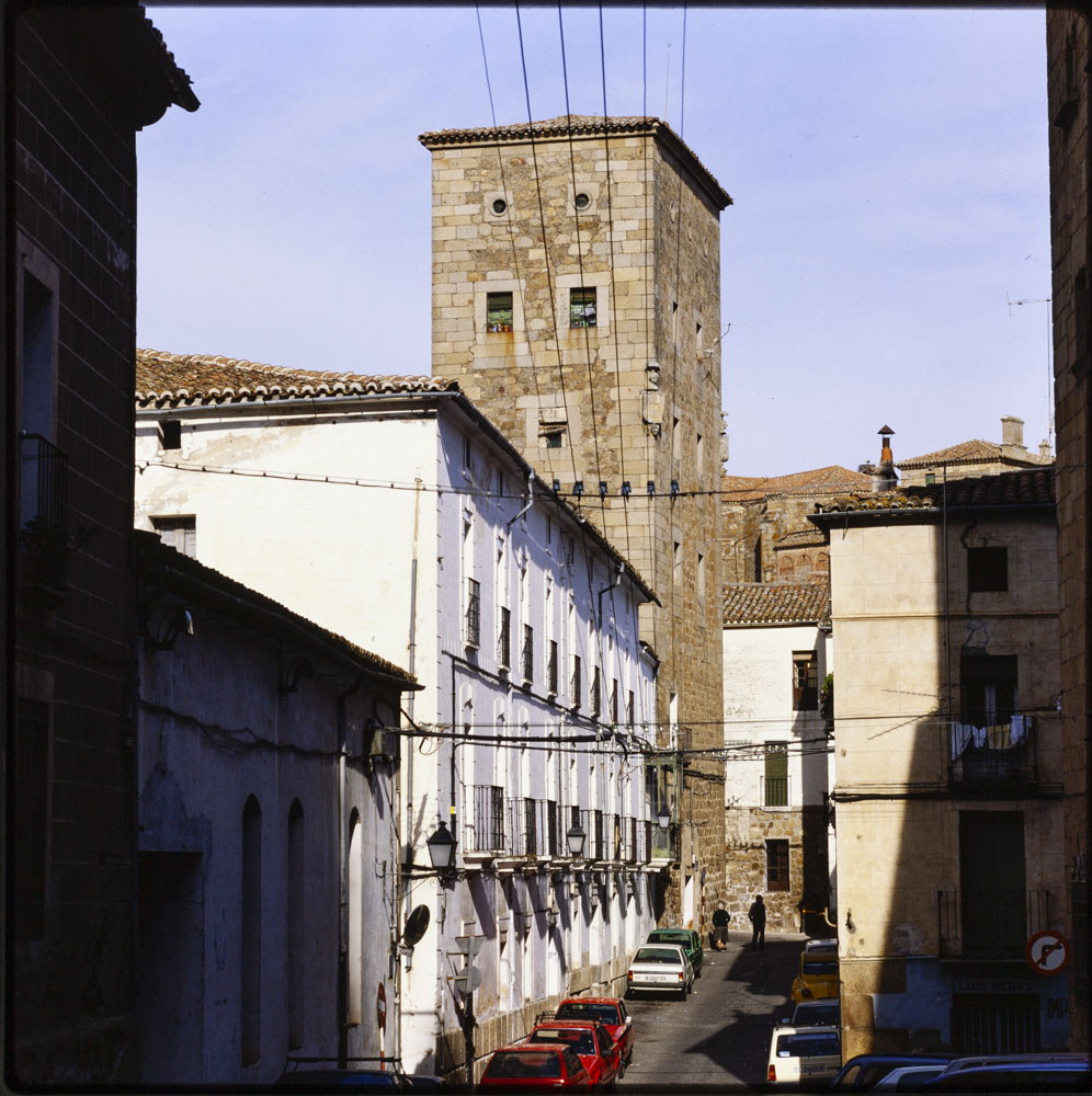 Plasencia. Calle del centro y palacio de Monroy