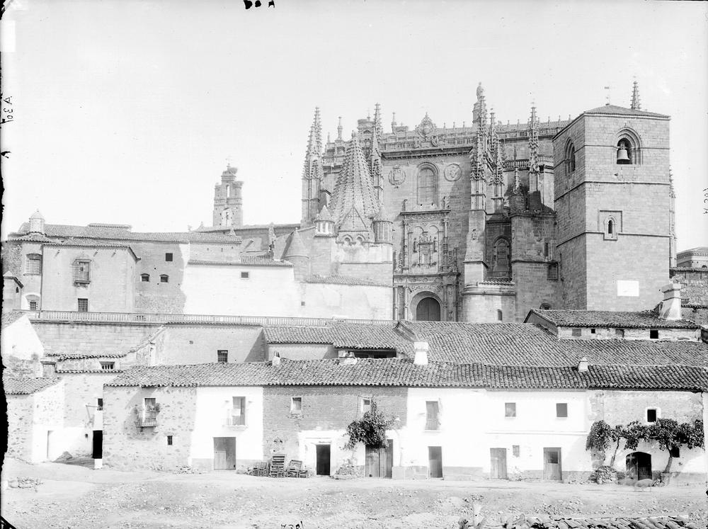 PLASENCIA- La Catedral desde el barrio de San Juan
