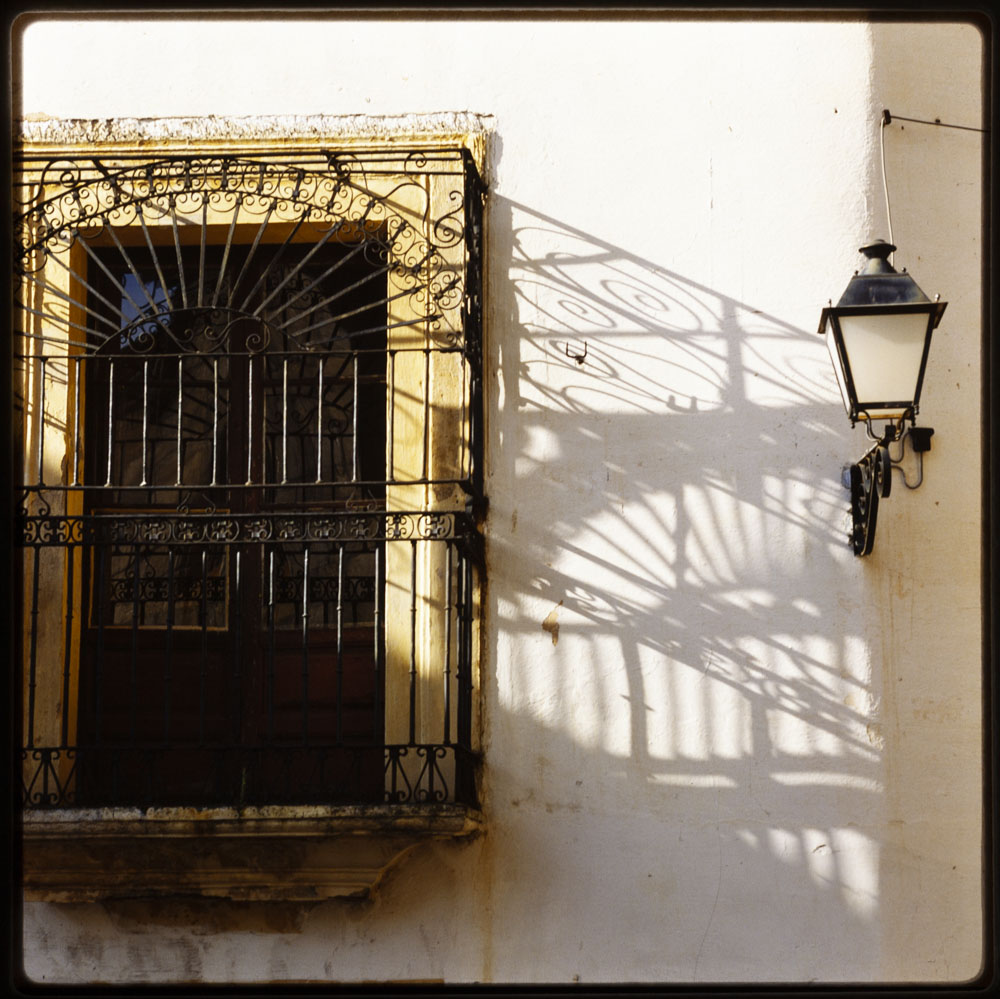 Plasencia. Ventana con rejas · Luis Agromayor