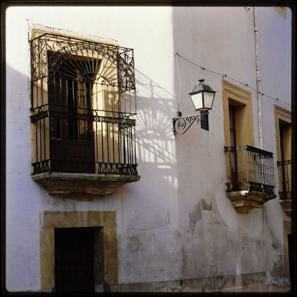 Plasencia. Ventana enrejada